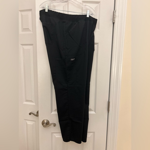 Women’s Cherokee Black Scrub Pants and Top - Picture 1 of 15